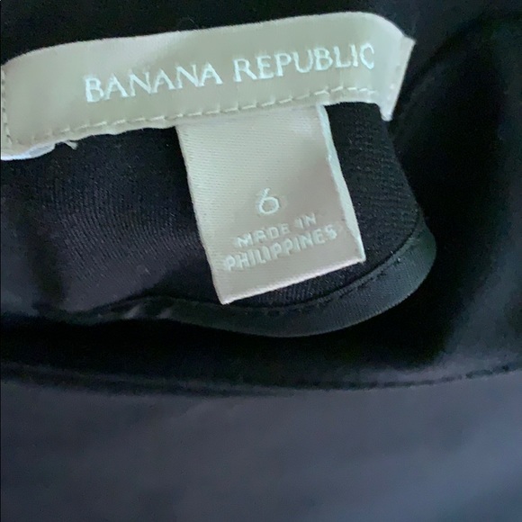 Short black dress with cap sleeves - Picture 3 of 3